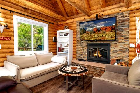 River Mountain Oasis: Hot Springs & Fishing Nearby