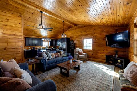 Liberty Hills Cabin | Hot Tub | Fire Pit