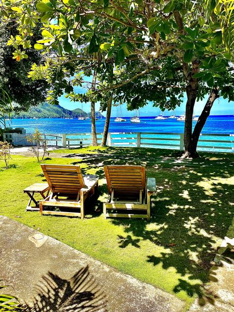 Bequia Cottage: Waterfront along Belmont Walkway