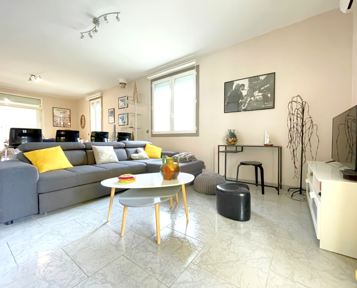 Successful Airbnb property: House in the Corniche district in Sète