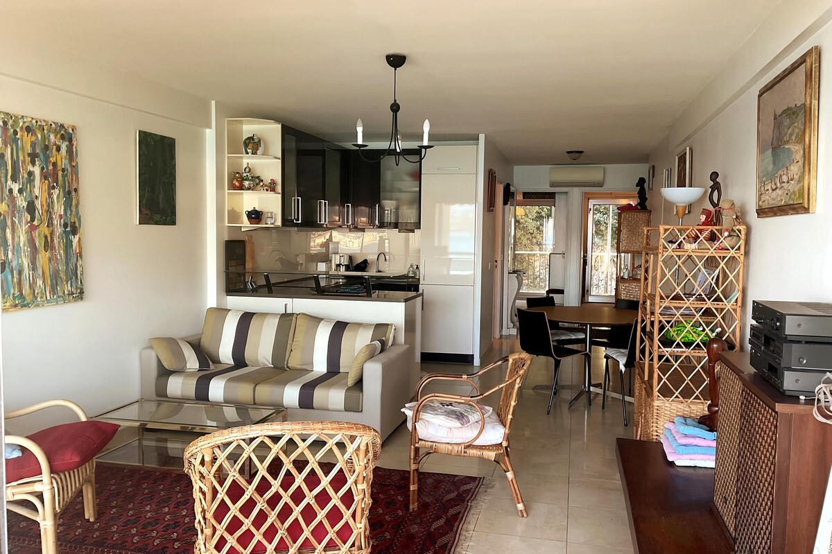 Annonce Airbnb populaire: Beachfront, 50 m from the beach, Roquebrune-Cap-Martin à Roquebrune Cap Martin