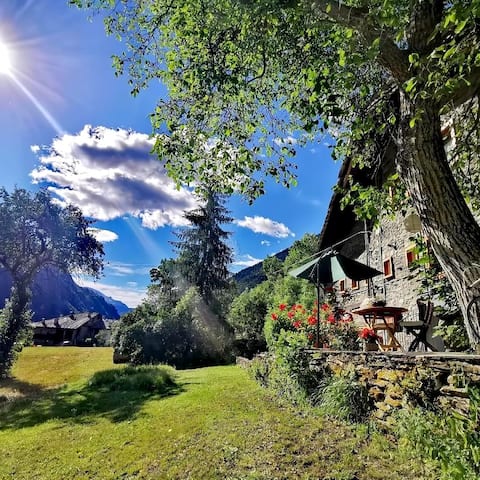 Cozy Chalet next to the Dora Baltea river