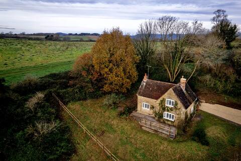 Luxury 2 Bed Woodland Cottage in Rewilding Area