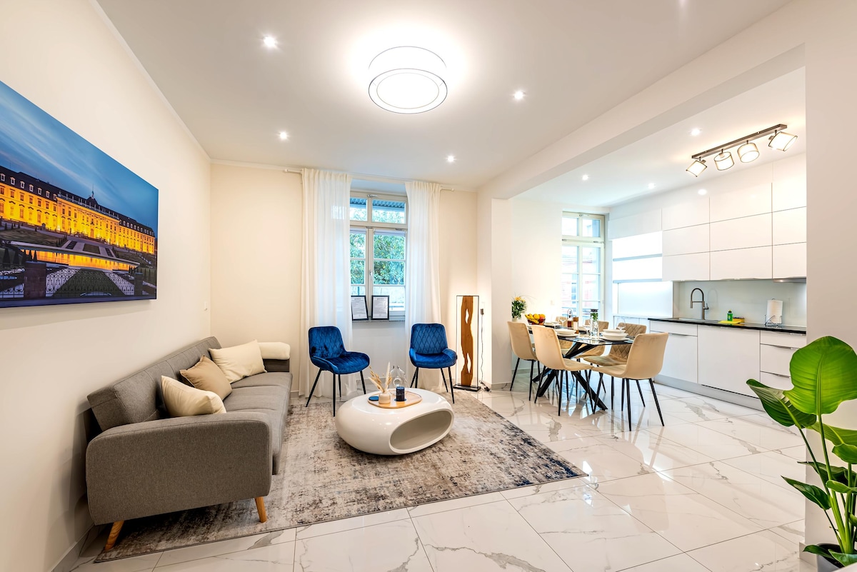 Top performing Airbnb: VIVID: Luxury Apartment|New|Central|Design|2xPark. in Ludwigsburg