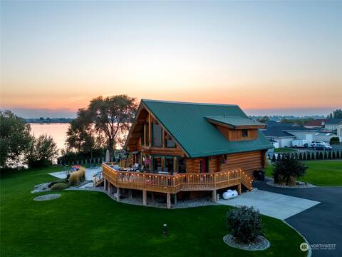 Lakefront Cabin, HotTub, Kayaks, SUPs, Boat Launch
