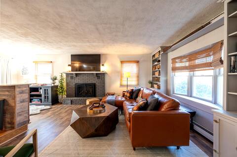 2 Fireplaces| Nearby Skiing| Breweries| Downtown