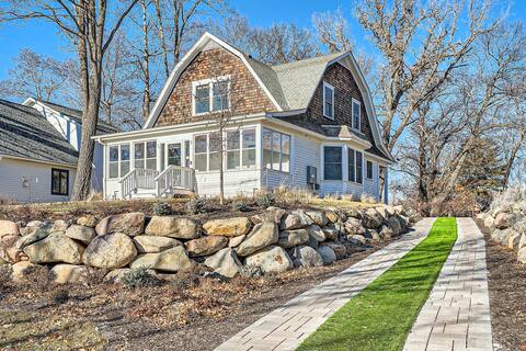 Charming Wayzata Cottage