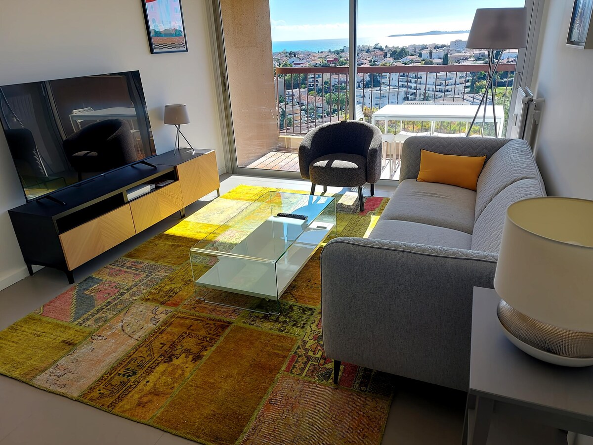 Top Airbnb: renovated apartment with very nice view + pool in Cagnes Sur Mer