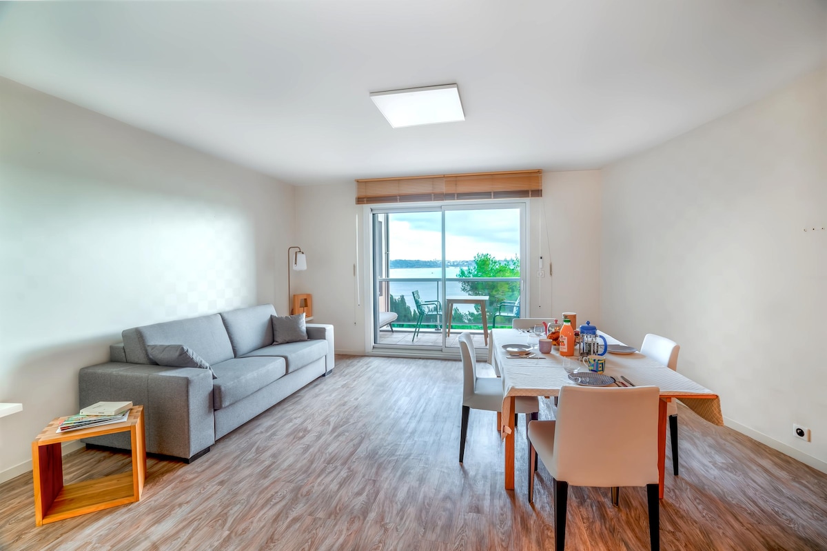 Annonce Airbnb populaire: Instant Emeraude 65 m2 Splendid sea view + parking à Dinard