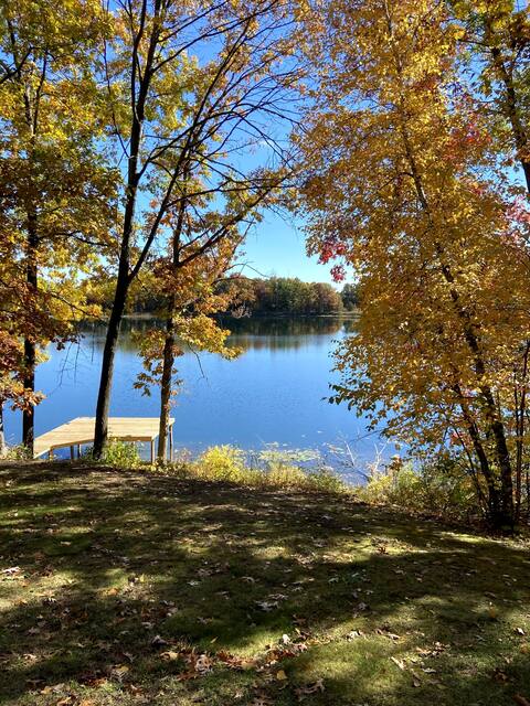 Peaceful Lake Retreat
