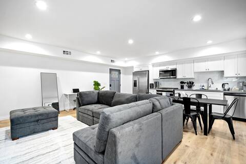 Stylish New home near DTLA, Disneyland, SOFI