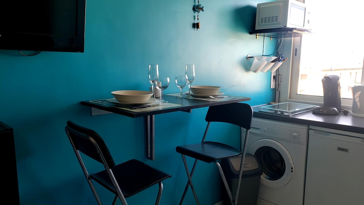 Top performing Airbnb: Seaside studio in residence 50 m from the beach in Canet En Roussillon