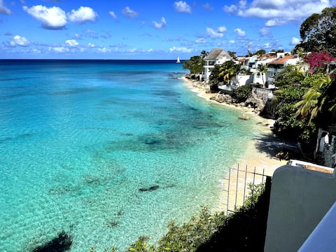 Oceanfront Villa in Beautiful Batts Rock