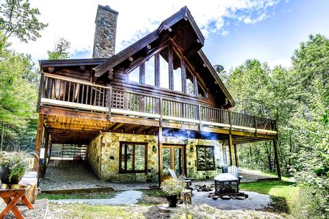 Lakeside Retreat - Log Chalet, Hot Tub, Pool Table