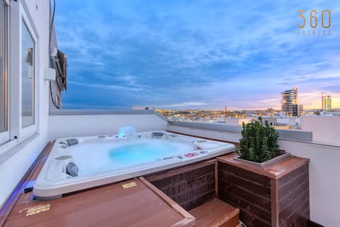 Beautiful 3BR Triplex penthouse with Hot-Tub