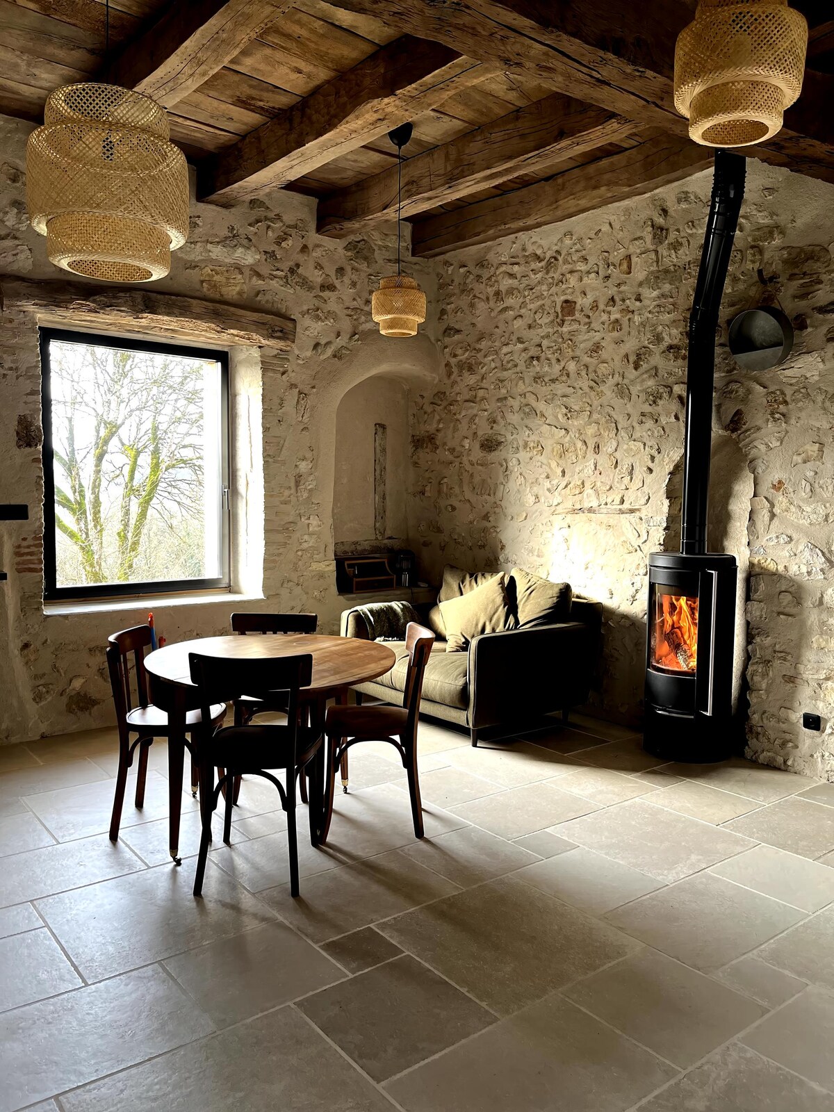 Annonce Airbnb populaire: Apartment in an old Burgundian farmhouse à Diocèse De Belley Ars