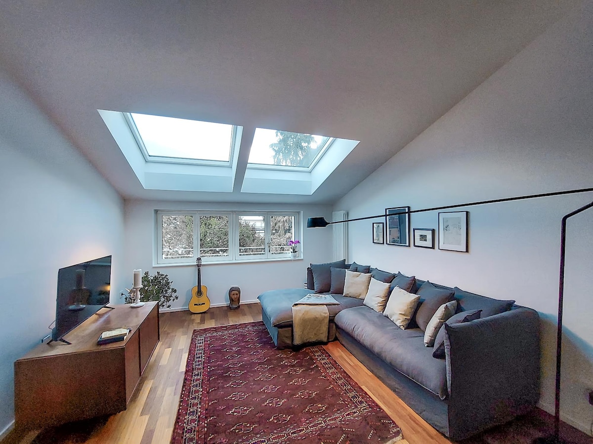 Annuncio Airbnb popolare: Villa Ines - Elegant and cozy attic a Riva Del Garda