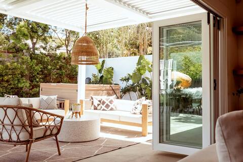 Coastal Retreat With Hot Tub