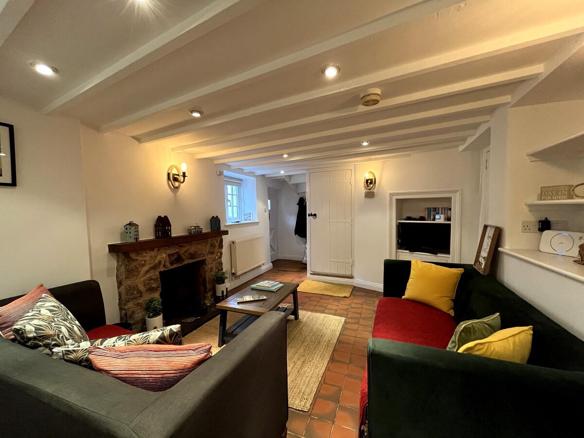 Top performing Airbnb: Burrow Cottage, Cockwood Full of Character in Dawlish