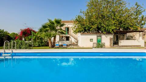 Villa Dogana, country house with pool and sea view