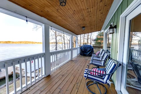 Grand Lake Escape: Serenity Meets Space
