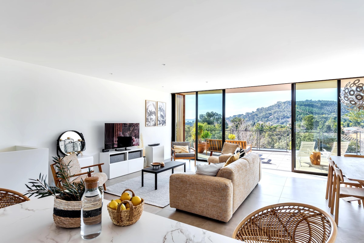 Airbnb con migliori performance: Sea View, Near Beach, Garage, 3 Bedrooms. a Le Lavandou