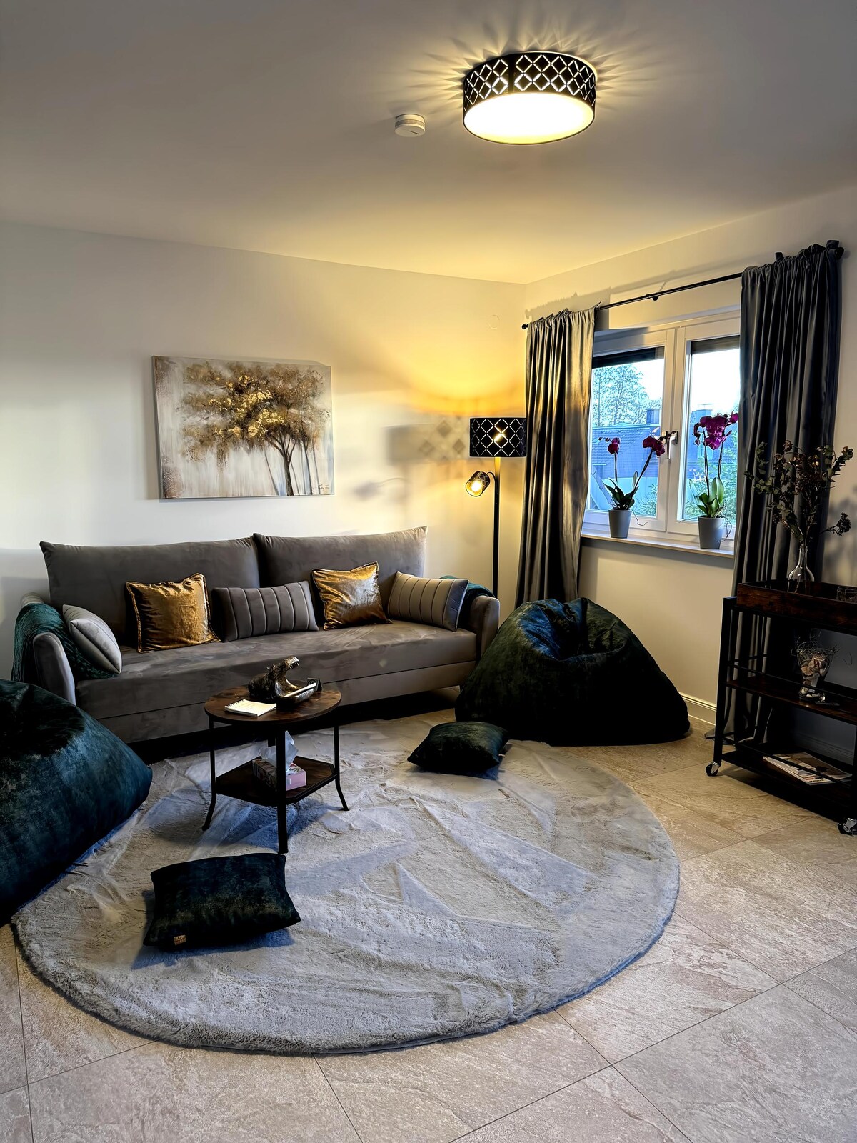 Beliebte Airbnb-Anzeige: Velvet 2/5Per./Balcony/2Schlafzimmer/Netflix/A3 in Rheinisch Bergischer Kreis