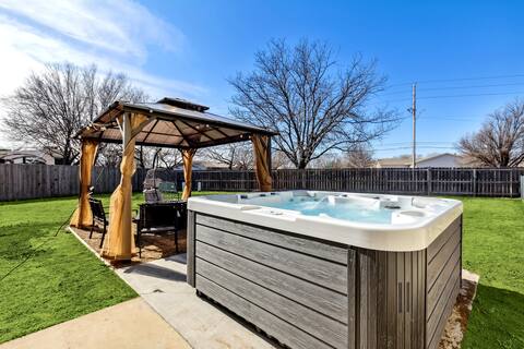 HotTub, Theater, Kings, & Firepit - NearWesley