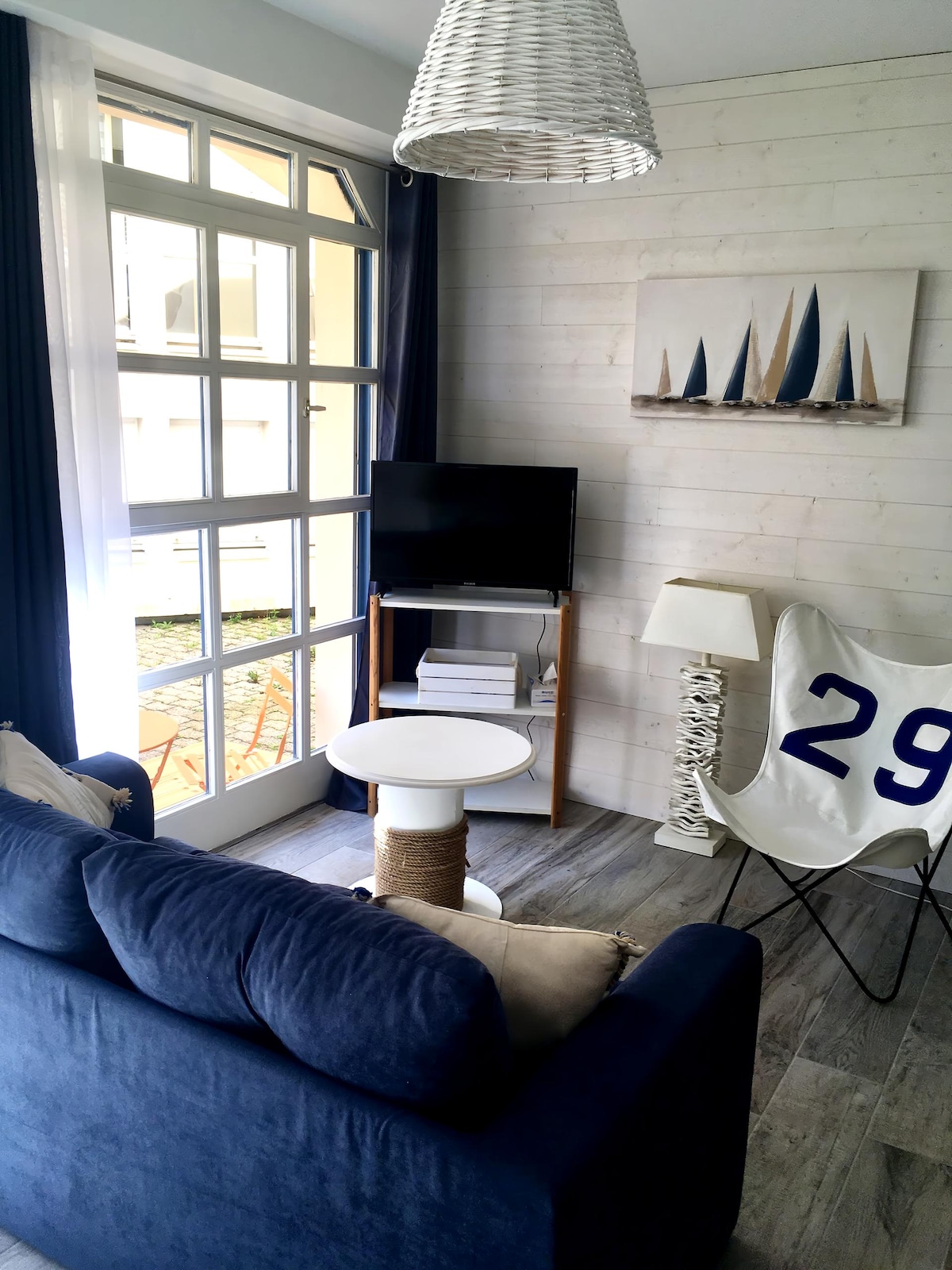 Annonce Airbnb populaire: Beachfront apartment, Treboul à Douarnenez