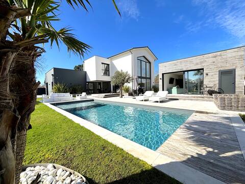 Beautiful villa near ocean