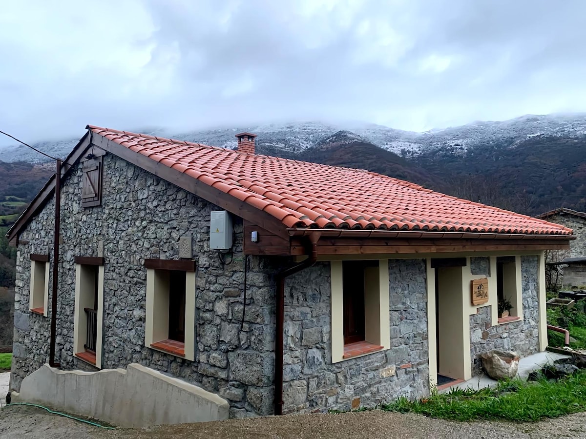 Anuncio de Airbnb popular: La Casina de Nel en Colunga