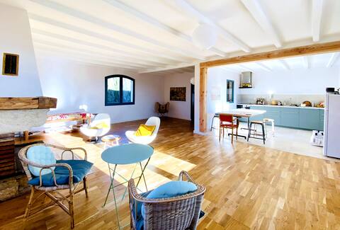 CASA VIVA Spacious and Bohemian-Chic Family Home