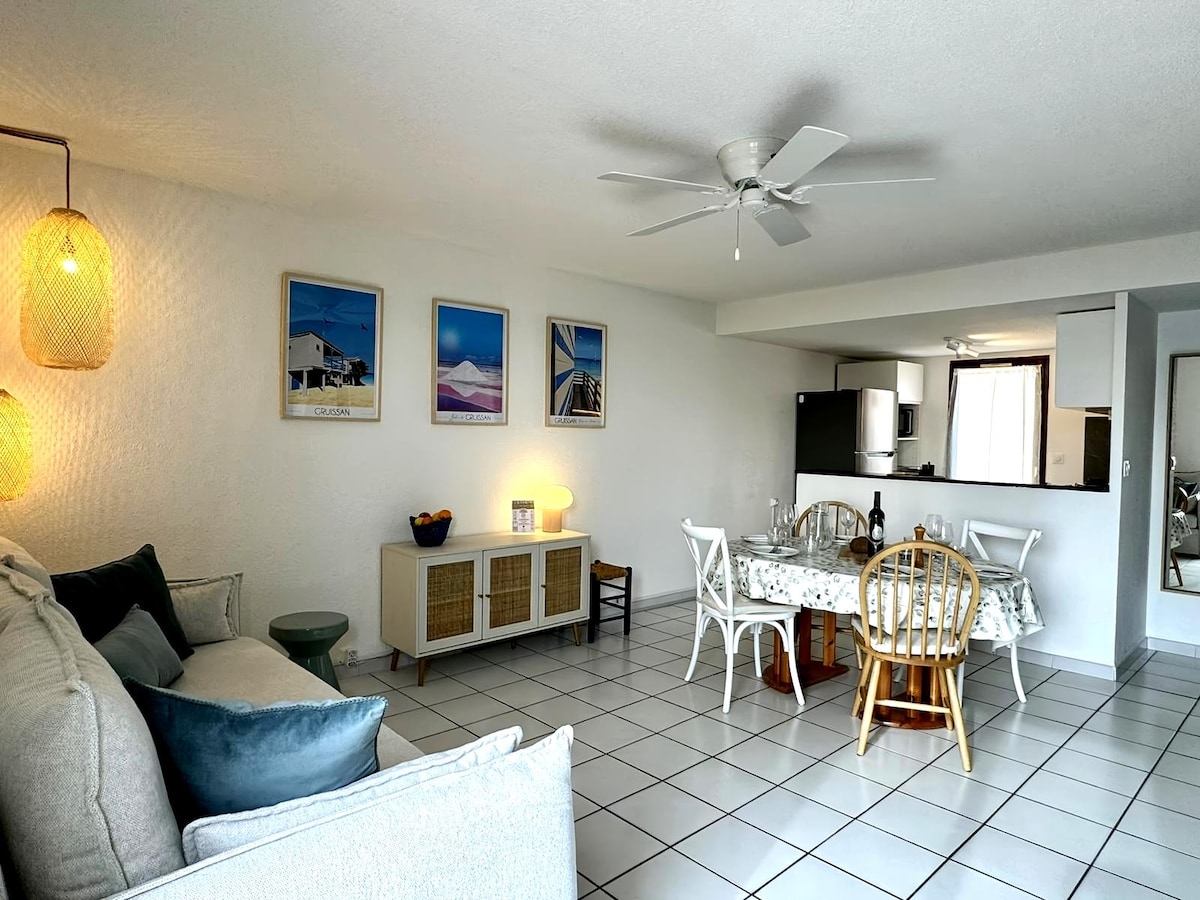 Top Airbnb: Beachfront house with pool in Gruissan