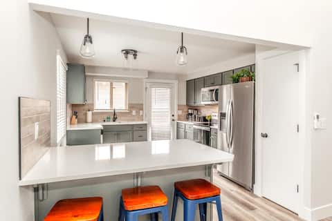 Central Cozy Modern 3Bd Oasis