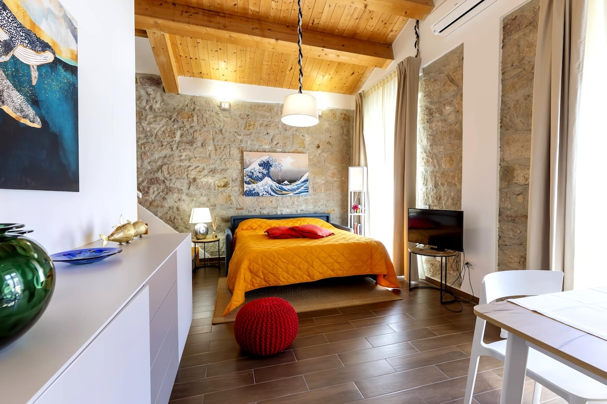 Erfolgreiche Airbnb-Immobilie: Apartment in the Historic Center CIN IT111010C2000R8487 in Carloforte