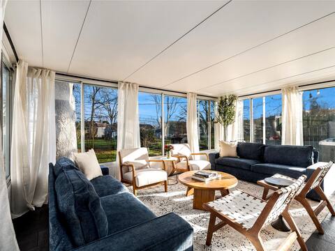 Stunning w/King Beds, Hot Tub, Sauna, By PV Shops