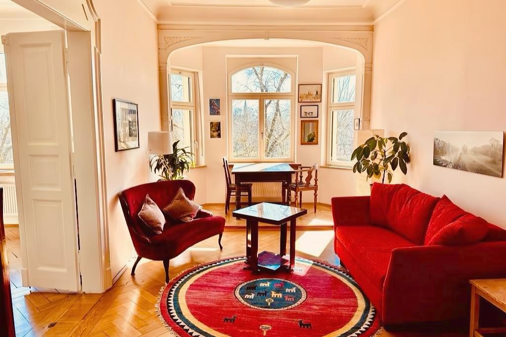 Top Airbnb: 'Isarviews': In the heart of Munich in Glockenbach