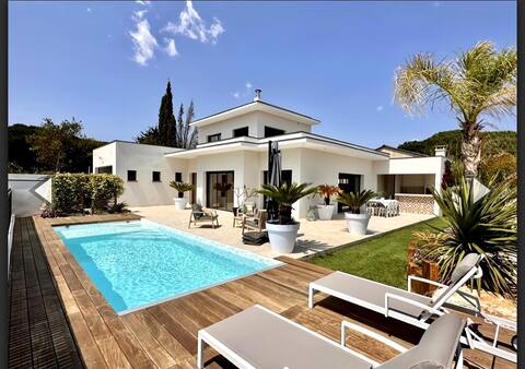 Cheerful villa close to the beach