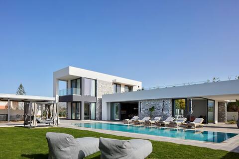 850m to Beach, Pickleball court & rooftop hot tub