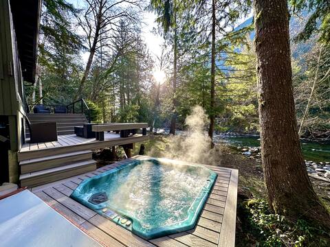 Hidden Falls Hot Tub Riverview @ South Fork (1BR)