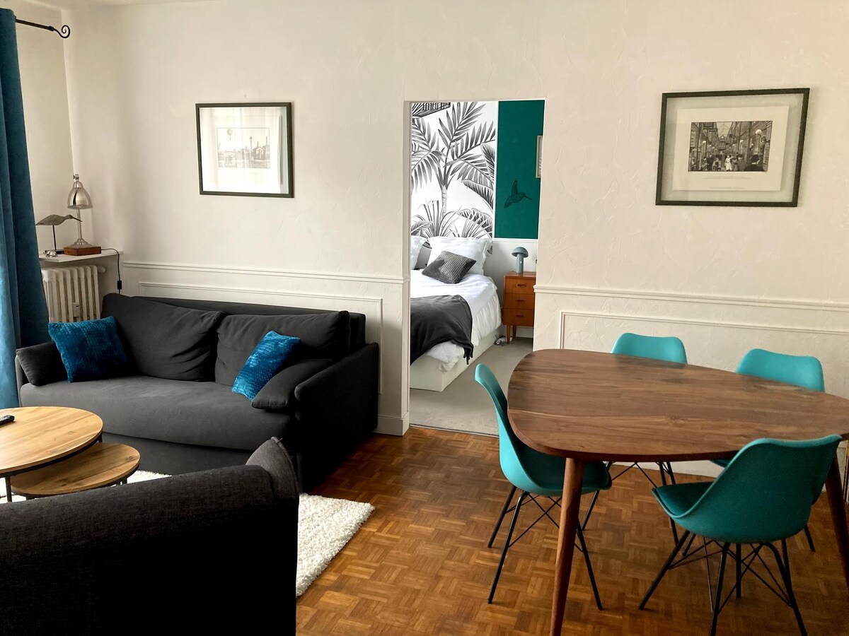 Top performing Airbnb: 2-bedroom apartment in Caen city center in Caen