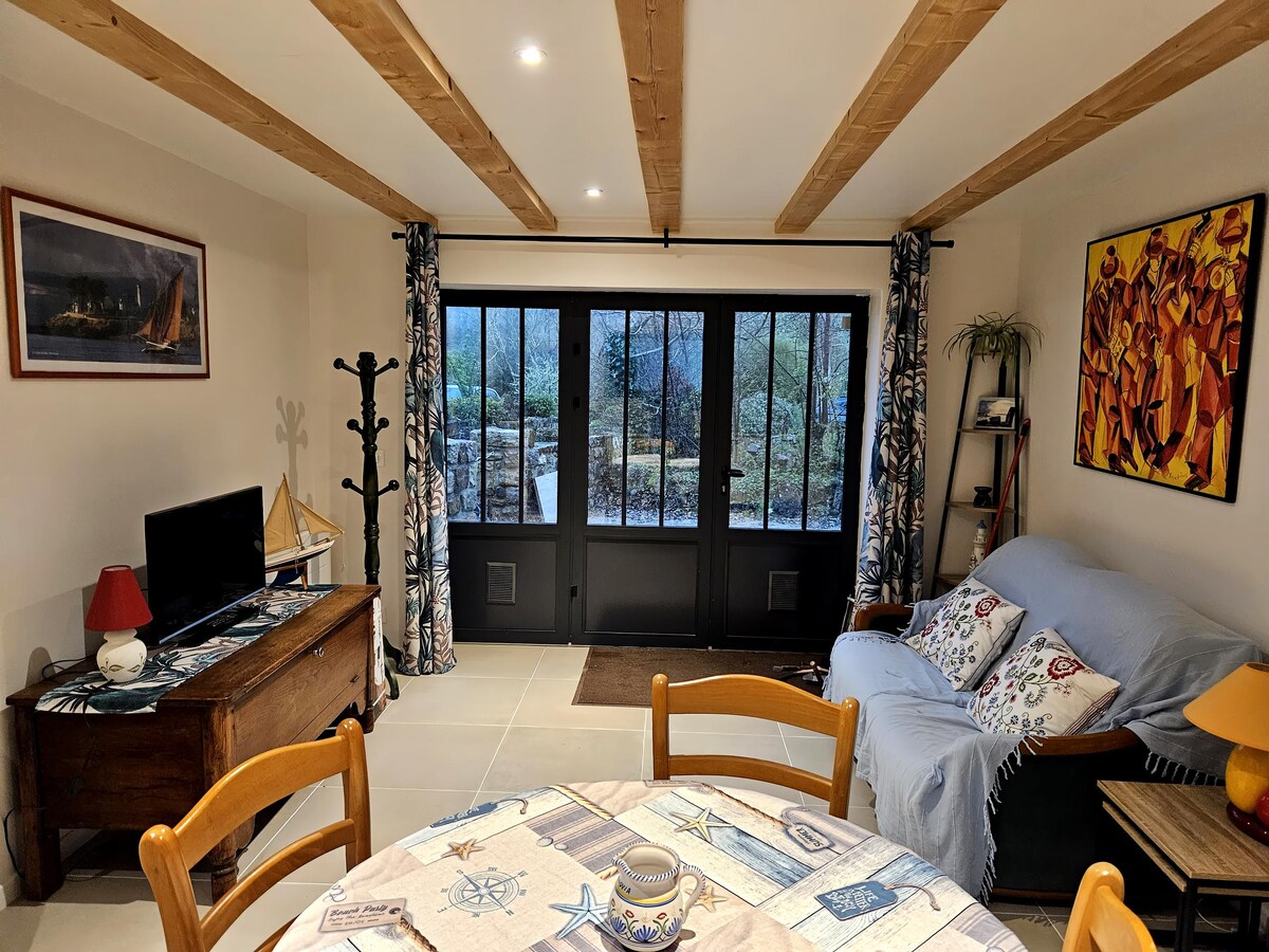 Successful Airbnb property: Morgat 2 rooms 33 m2 + garden in Crozon