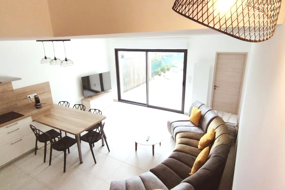 Popular Airbnb listing: The house by the sea, 2 minutes from the beach. in Sangatte