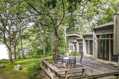Waterfront Hideaway near Acadia