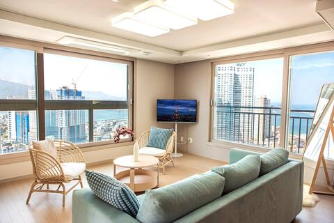 @ Newly opened @ 270 degrees Surround View # 20th floor 35 pyeong # Spacious and cozy # Ocean view #