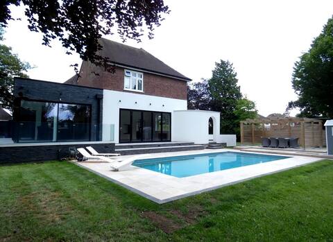 Luxury House with Swimming Pool