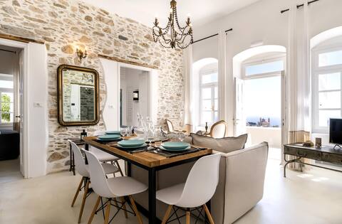 Glaukopis Retreat with private indoor Jacuzzi.