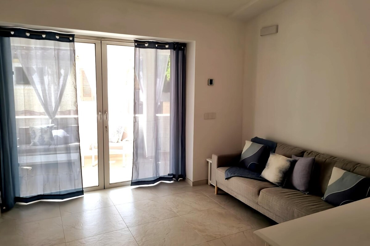 Popular Airbnb listing: Cottage a stone's throw from the sea. in Olbia