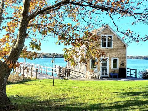 Cozy Cove Side Cottage.