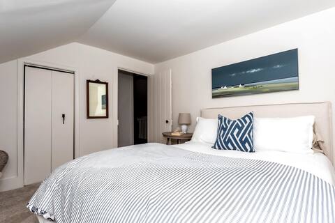 Simple Downtown Comfort